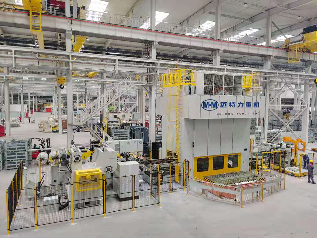 Linha de preenchimento de bobina para peças de estampagem automotiva está trabalhando em Changcheng Gourp