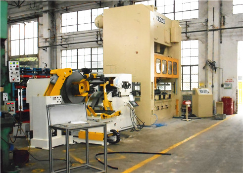 Linha de processamento de bobina compacta