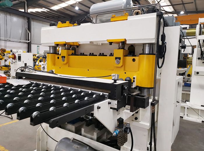 Máquina de cisalhamento hidráulica (opção) Máquina de cisalhamento hidráulica (opção)
