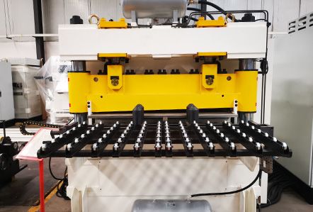 Máquina de corte hidráulica (opção) Máquina de corte hidráulica (opção)