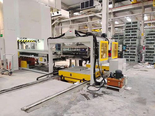 Correia transportadora com dispositivo empilhador automático Correia transportadora com dispositivo empilhador automático