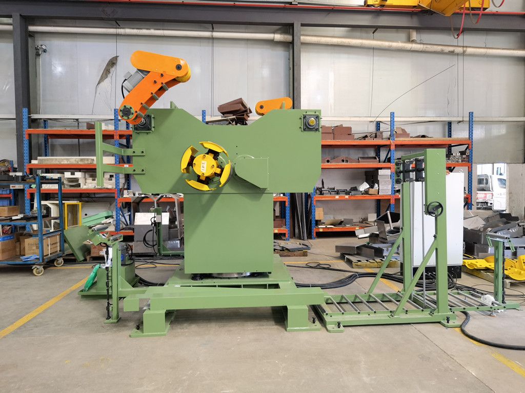 Bobinas de ponta dupla trabalhando com máquina formadora de rolos para uma troca rápida de bobinas